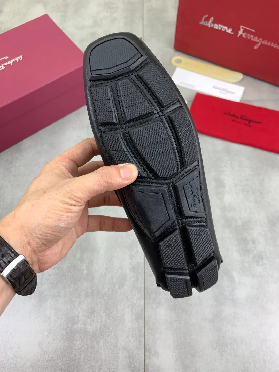 Men's shoes 💰P542 New model, high quality [Ferragamo/Ferragamo] Latest lazy slip-on shoes Original imported calfskin, imported cowhide lining + original luxury metal buckle + original combination outsole Comparison without pressure Code number: 38-45